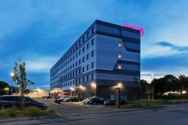 ホテル Moxy Frankfurt Airport Kelsterbach