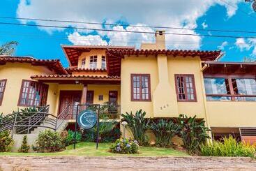 هتل Pousada Quintal Da Lua