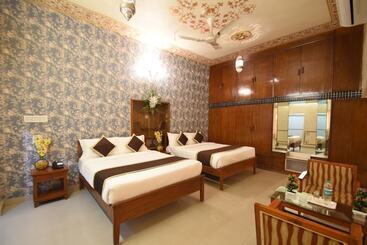 هتل Virasat Mahal Heritage