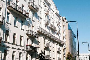 No.4 Residence