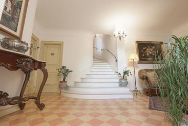 پانسیون Atenea Luxury Suites   Atenea Collection