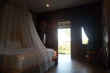 تختخواب و صبحانه Emir Surfcamp