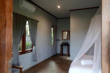 تختخواب و صبحانه Emir Surfcamp