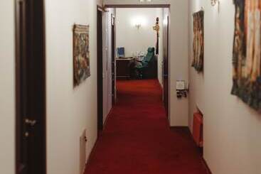 تختخواب و صبحانه Youpiter Studios