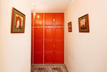 تختخواب و صبحانه Youpiter Studios