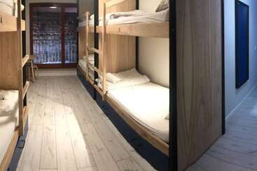 Waterlane Island Hostel&apartments