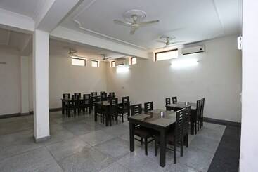 Fabhotel F9 H Block Sector 51