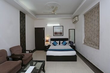 Fabhotel F9 H Block Sector 51