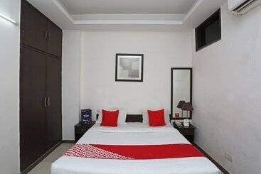 Fabhotel F9 H Block Sector 51
