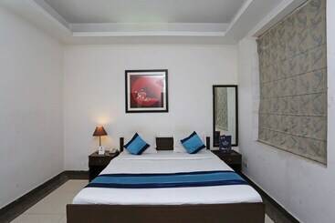 Fabhotel F9 H Block Sector 51
