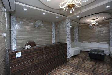 هتل Crown Plaza By Oyo Rooms