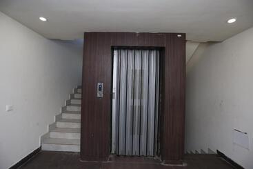 هتل Crown Plaza By Oyo Rooms