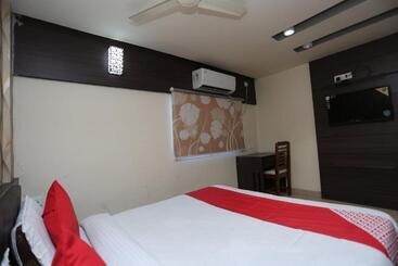 هتل Crown Plaza By Oyo Rooms