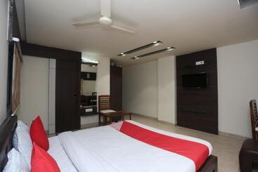 هتل Crown Plaza By Oyo Rooms