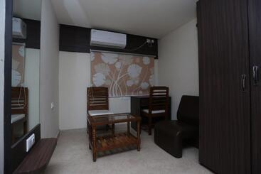 هتل Crown Plaza By Oyo Rooms