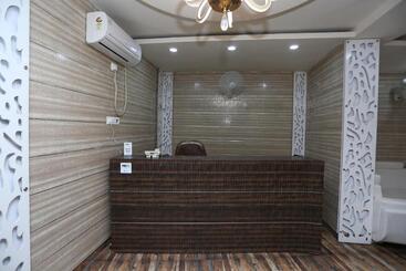 هتل Crown Plaza By Oyo Rooms