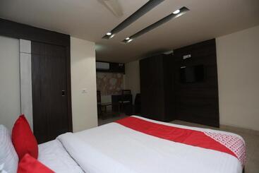 هتل Crown Plaza By Oyo Rooms