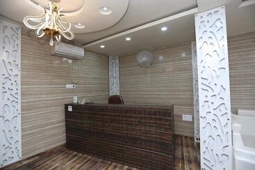هتل Crown Plaza By Oyo Rooms