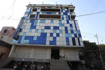 هتل Crown Plaza By Oyo Rooms