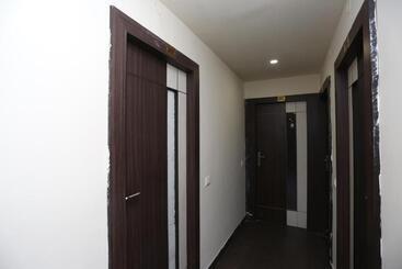 هتل Crown Plaza By Oyo Rooms