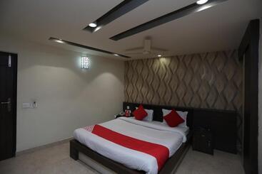 هتل Crown Plaza By Oyo Rooms