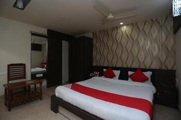 هتل Crown Plaza By Oyo Rooms
