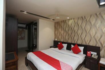 هتل Crown Plaza By Oyo Rooms