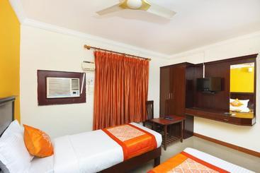 هتل Dreams Manor By Oyo Rooms