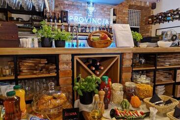 هتل Provincja Winebar & Rooms