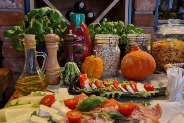 هتل Provincja Winebar & Rooms