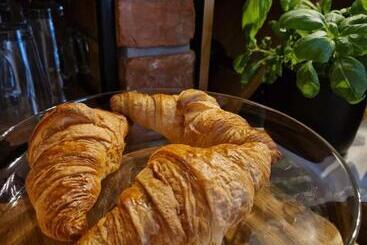 هتل Provincja Winebar & Rooms