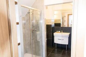 هتل Provincja Winebar & Rooms