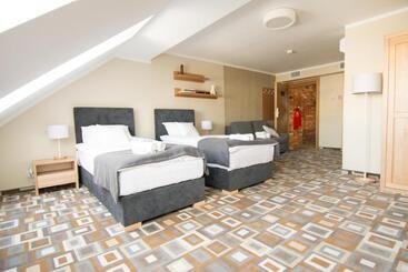 هتل Provincja Winebar & Rooms
