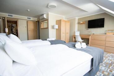هتل Provincja Winebar & Rooms