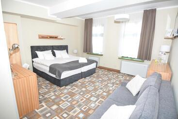 هتل Provincja Winebar & Rooms