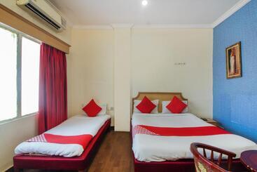 هتل O Luxury Villas Near Begumpet Airport