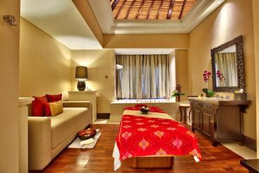 هتل The Trans Villa Bali