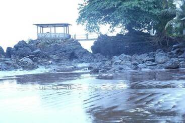 هتل Tsaben Beach