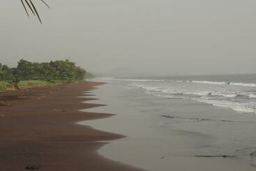 هتل Tsaben Beach