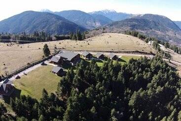 Kedros Village