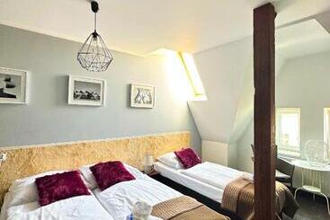 Expolis Residence   City Center Mtp Targi   24h #betterthanyourex