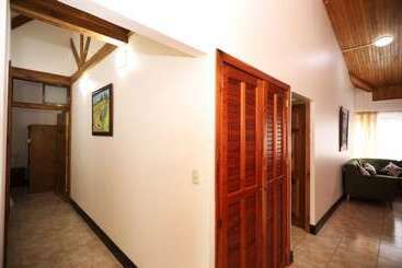 مسافرخانه Whitehouse Bed And Breakfast