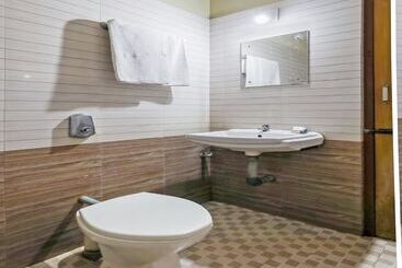هتل Hindustan By Oyo Rooms