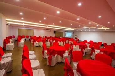 هتل Karuna Residency