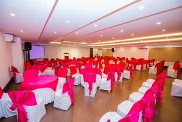 هتل Karuna Residency
