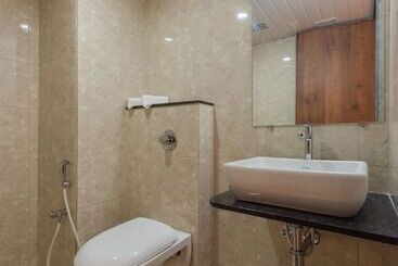 هتل Karuna Residency