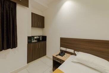 هتل Karuna Residency