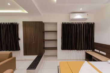 هتل Karuna Residency