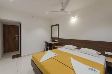 هتل Karuna Residency