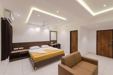 هتل Karuna Residency